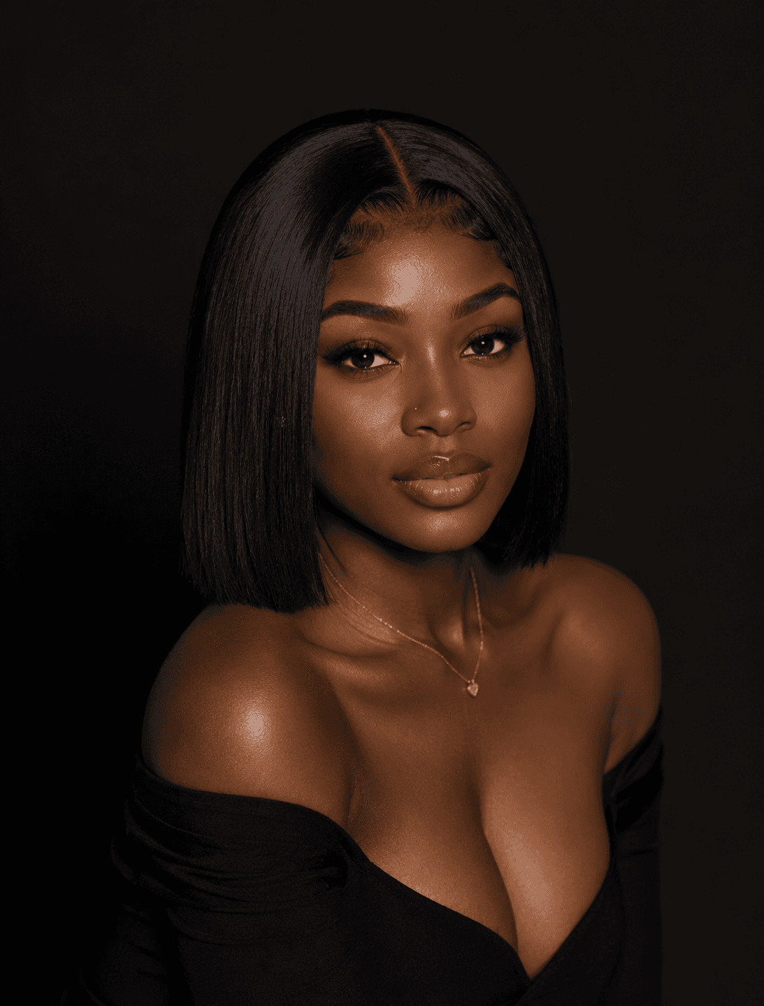 Femme portant une perruque lace front carré lisse noir naturel Sahara Curls